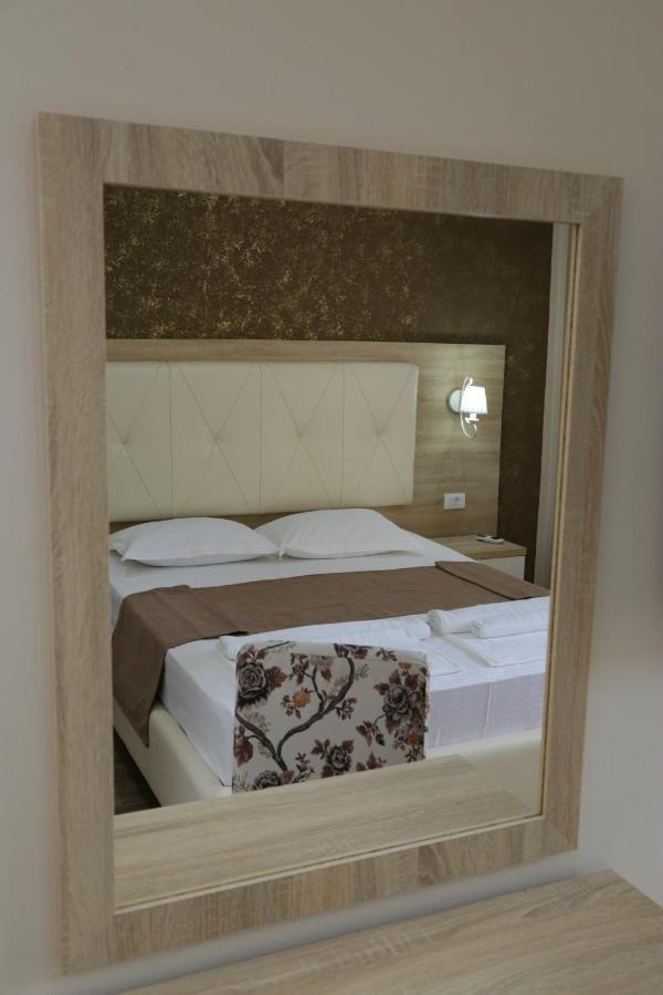 Hotel Metropolis Ulcinj Zewnętrze zdjęcie